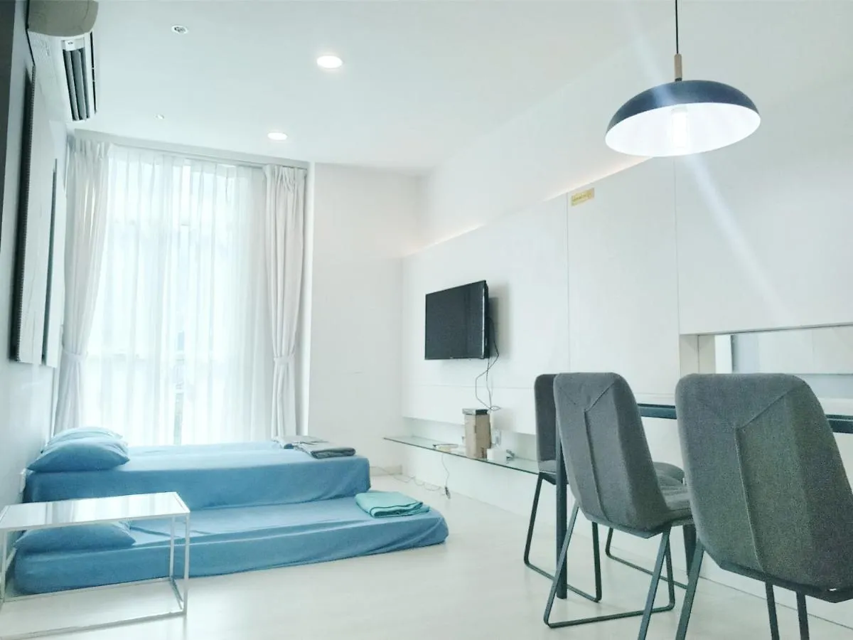 Deluxe Suites Stay, Netflix,2Br, contacts